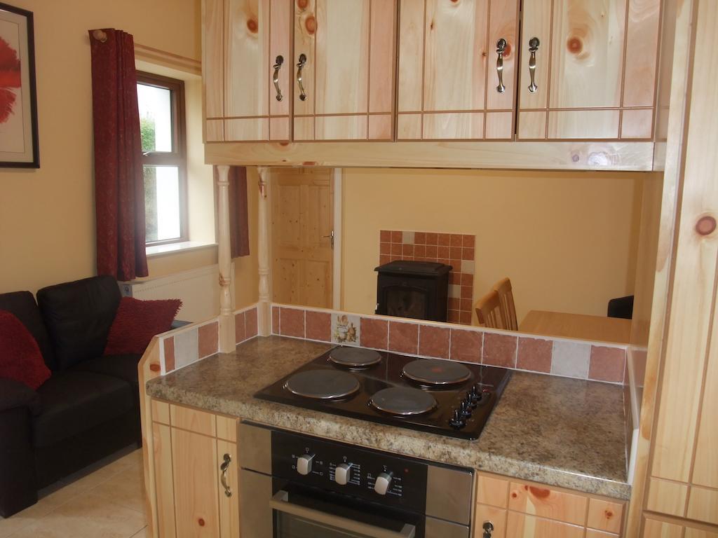Katie'S Cottage Achill Sound Номер фото
